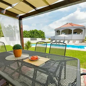 Ferienhaus Stipe By Interhome, Smilcic